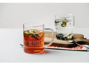 Klares hitzebeständiges Glas-Kaffeetasse mit Henkel für den täglichen Gebrauch.