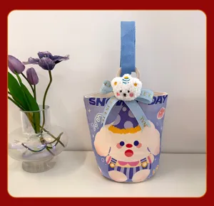 Süße Canvas Eimer Tasche mit Plüsch Bär Anhänger, blaue Handtasche für tägliche Geschenke.