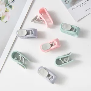 Quilt holder clips anti-move duvet fasteners pastel plastic blanket pins for home bed sheets.