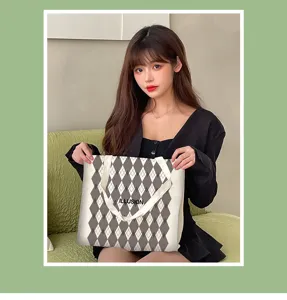 Large capacity canvas tote bag for daily use, college students, book bag, casual stylish.