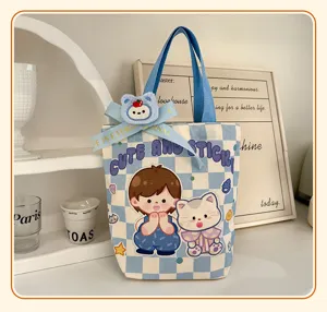 Bolsa de lona a cuadros azules con estampado de niño y gato de dibujos animados para uso diario.