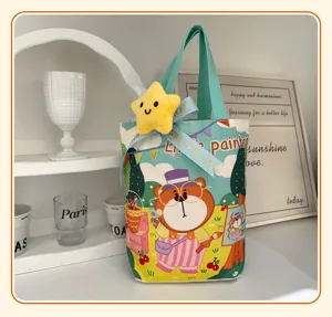 Bolsa tote de lona con dibujos animados para niños, colgante de estrella y estampado de oso.