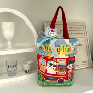 Bolsos de lona infantiles con bonito colgante de oso y asa roja para uso diario y regalo ideal.