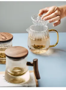 Japanese glass tea cup with infuser lid, clear heat-resistant office water cup for loose tea.