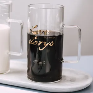 Tasse à café en verre transparent avec poignée et impression dorée pour la maison et le bureau.