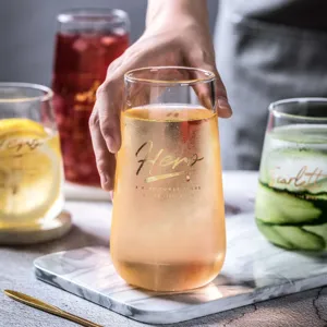 Klares Glas mit goldenen Buchstaben, ideal für Saft, Milch und den täglichen Gebrauch zu Hause.