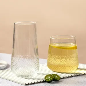 Ensemble de tasses a eau en verre style japonais Fuji, verre a jus et cafe transparent.