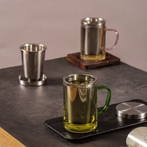 Tasse à thé en verre transparente avec infuseur en acier inoxydable pour le thé en vrac.
