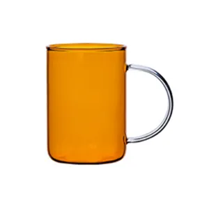Tazza in vetro trasparente color ambra con manico, bicchiere resistente al calore per uso quotidiano.