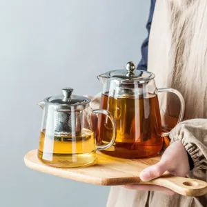 Ensemble théière en verre résistant à la chaleur avec filtre en acier inoxydable.