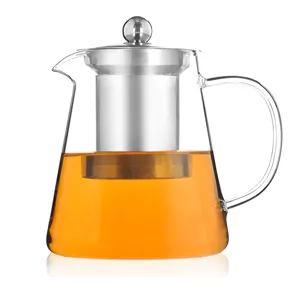 Théière en verre transparent avec filtre en acier inoxydable pour infuser vos thés.