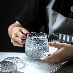Japanese style hammered glass cup with handle and lid, transparent tea cup for home use.