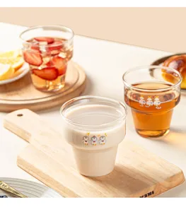 Glazen beker set met schattige pinguïnprint, ideaal voor ijskoffie, latte en frisse drankjes.