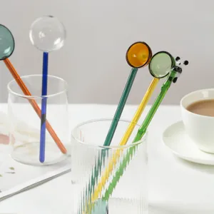 Creatieve kleurrijke transparante glazen roerlepel voor koffie, melk en desserts met lange handgreep.