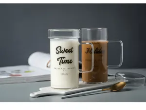 Clear glass water cup with handle and lid, heat-resistant large capacity drink mug.