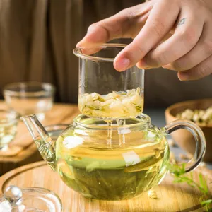 Elegante teiera in vetro resistente al calore con infusore per tè sfuso e tisane.