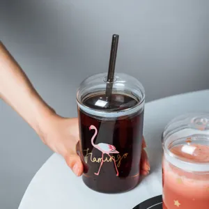 Kreativer Glas-Wasserbecher mit Strohhalm und Deckel, hitzebeständiger Kaffeetasse für Alltag.
