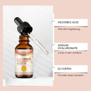Dettaglio del siero viso alla vitamina C HOYGI con contagocce e ingredienti.