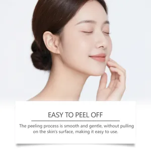 Detalle de mascarilla facial peel-off suave muestra aplicacion suave y textura fina.