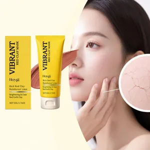 HOYGI red clay mask detail showing smooth texture and application on clean skin, net 50g.