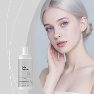 Dettaglio detergente viso con formula delicata e idratante per una pelle fresca e pulita.