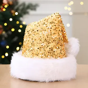 Image de détail de bonnet de Noël à sequins dorés avec bordure en peluche blanche