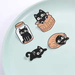 Schattige zwarte kat emaille pspeldjes set, grappige cartoon metalen badges voor kleding.