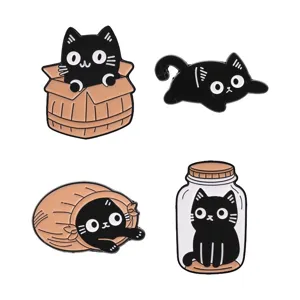 Schattig zwart katje emaille pin set, cartoon metalen revers speld jas accessoires.