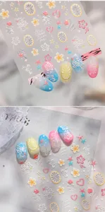 Dettaglio di adesivi per unghie estivi goffrati 5D con motivi di limoni e stelle marine.
