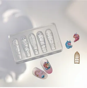 Molde de silicona transparente para uñas con diseños 3D de unicornio y arco iris.