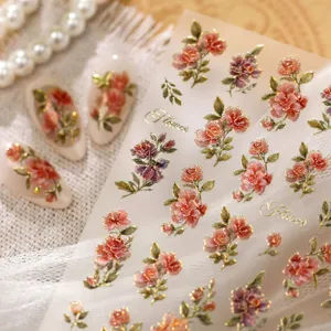 Autocollants d'ongles floraux en feuille d'or style palais vintage rose élégante pour manucure.