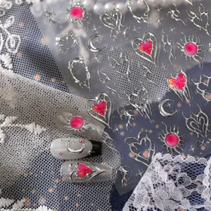 Nagelaufkleber aus flüssigem Metallsilber mit Dornenherz- und Mondmotiven für Dark Art