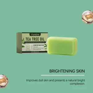 Savon visage à l'huile d'arbre à thé détail éclat naturel et nettoyage des pores.