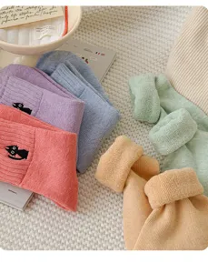 Gemütliche dicke Wintersocken für Damen, thermische warme Frottekniestrümpfe mit Katzenstickerei.