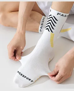 Herren hohe Sport Socken atmungsaktiv Laufen Basketball Crew Socken weiss Komfort