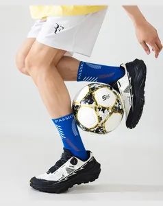 Herren Wadenlange Sportsocken in Blau mit weißen Streifen, atmungsaktiv für Basketball.