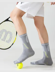 Herren Sport Socken Mittelschaft mit Stoßdämpfung und atmungsaktivem gestricktem Gewebe.