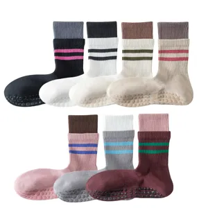 Chaussettes de Yoga Antidérapantes Professionnelles pour Femmes Coton Mi-Hauteur Pilates Fitness Chaussettes de Sport Rayées