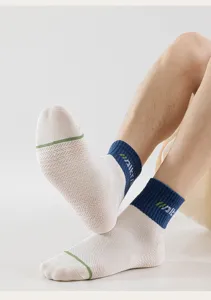 Calcetines deportivos transpirables para hombre con puños de colores para verano.