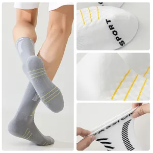 Herren Athletisch Sportsocken Gekämmte Baumwolle Atmungsaktiv Schweißableitend Basketball Laufen Crew Socken