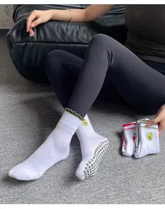 Non-slip yoga socks for women, mid-tube pilates fitness socks with grip soles and embroidery.