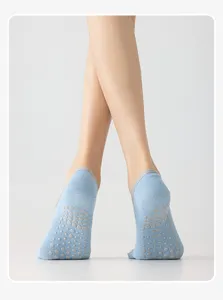 Anti-slip yoga pilates socks for women, breathable cotton low-cut athletic grip socks.