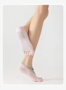 Non-slip five-toe yoga socks for women, breathable summer fitness Pilates grip socks with dots.
