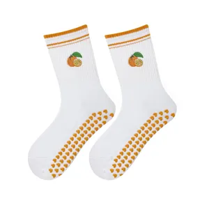 Chaussettes de Yoga Antidérapantes pour Femmes Pilates Mélange de Coton Mi-Bas Fitness Sol Mignon Broderie de Fruits Sport