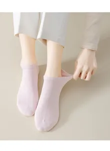 Comfortable women's thin cotton low-cut boat socks in light pink, breathable summer daily wear.