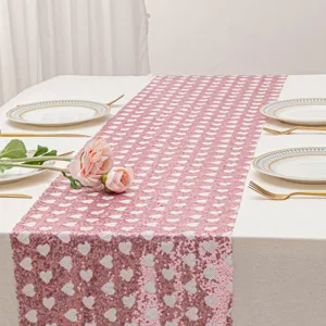 Camino de mesa de lentejuelas rosas con corazones blancos para decoracion de bodas