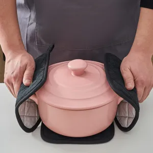 Black kitchen pot holder heat resistant mat for daily baking and cooking protection