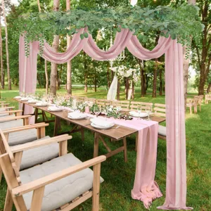 Tessuto per tenda arco matrimonio in chiffon rosa e runner da tavolo per decorazione.