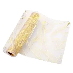 Rouleau de chemin de table en maille dorée avec motif de feuilles brillantes mariage