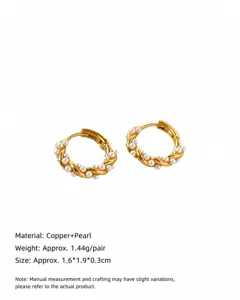 Boucles d'oreilles créoles torsadées dorées avec perles élégantes bijoux légers chic pour femmes